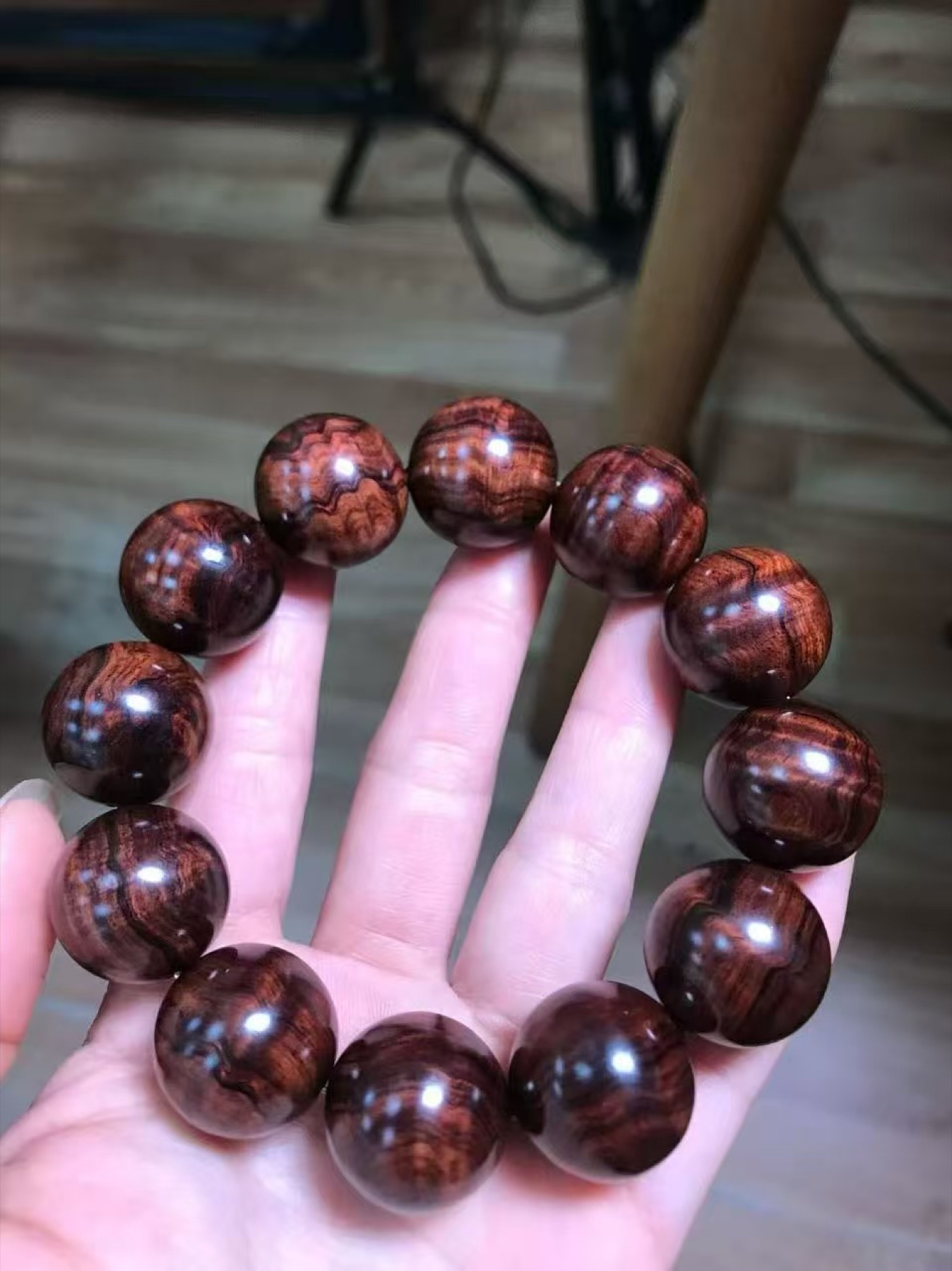 海南黄花梨手串鬼脸纹理实拍